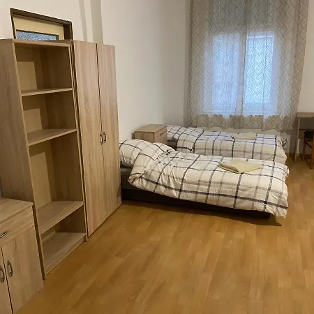 Tomkova Гостевой дом Градец-Кралове